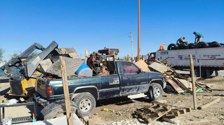 Retiran estructura comercial en camellón de la prolongación De las Torres