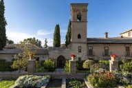 Las obras en el Parador de San Francisco continúan con la torre restaurada y los trabajos en marcha