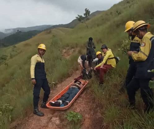 Bomberos forestales rescatan a mujer de 50 años en Parque Nacional San Esteban