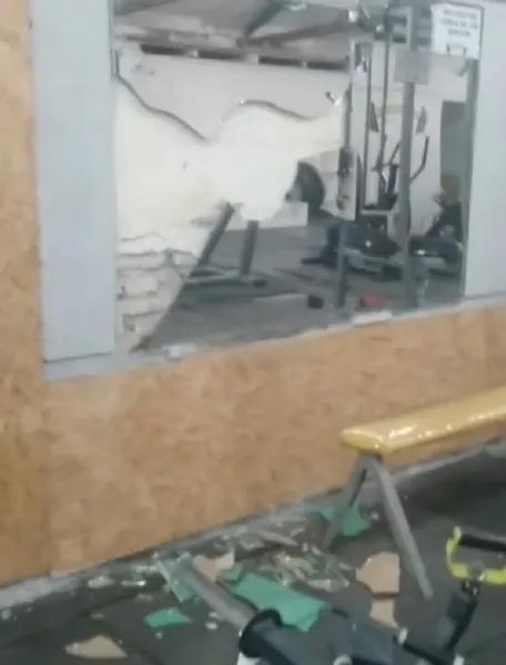 Robó y rompió todo en un gimnasio usando un machete: Es "profe" de Educación Física