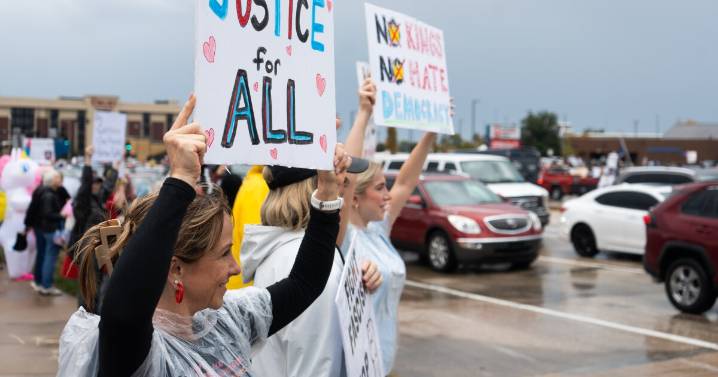 ‘No Kings’ protest draws hundreds in rain