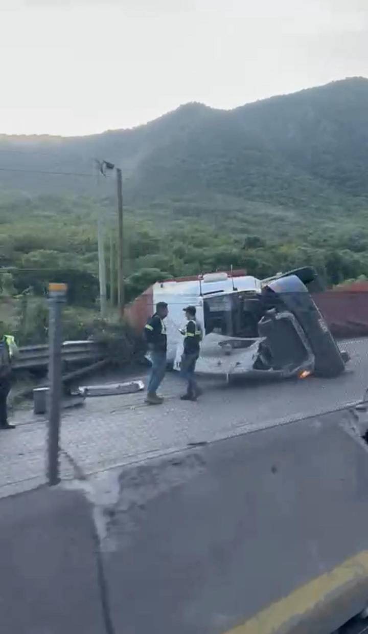 Cerrada por accidente la autopista en sentido Tecomán a Colima, alerta UEPC