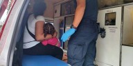 Viajaba en motoneta con su hija de dos años y se accidentan