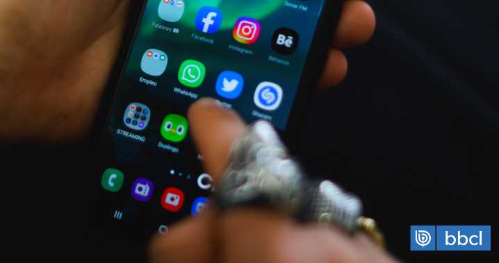 Eliminan a vecina de grupo de WhatsApp por "conflictiva", ella recurrió a la Justicia y deben añadirla
