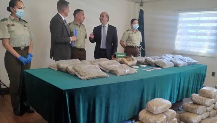 Decretan prisión preventiva para hombres sorprendidos con más de 100 kilos de droga en Curicó