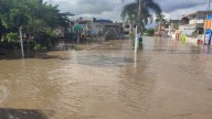 Desbordamiento del río Cazones inunda el centro de la cabecera municipal