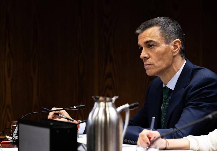 Sánchez sale vivo del tercer grado del PP en la comisión del Senado sobre la corrupción