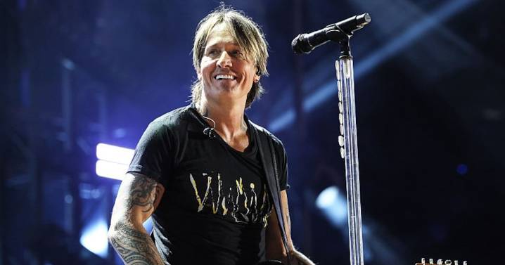 Keith Urban Returns to Stage With No Wedding Ring, Dumps Song About Nicole