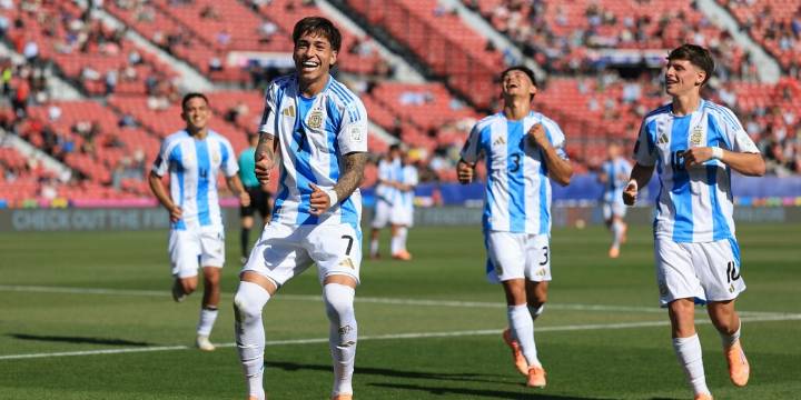 Tiro libre preciso y definición a colocar: los golazos de Maher Carrizo en el triunfo de Argentina ante Nigeria por el Mundial Sub 20