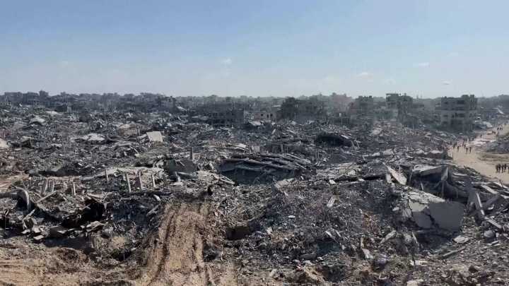 Palestinians return to the rubble of their homes in northern Gaza