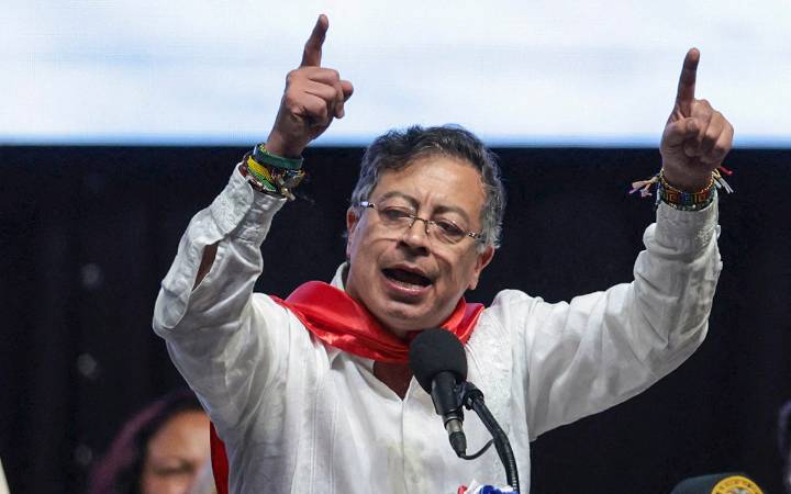 Petro acusa a EE.UU. de asesinar a pescador colombiano en ataque a lancha en el Caribe
