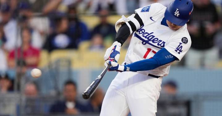 Ohtani homers to lead off Dodgers' NL Wild Card opener