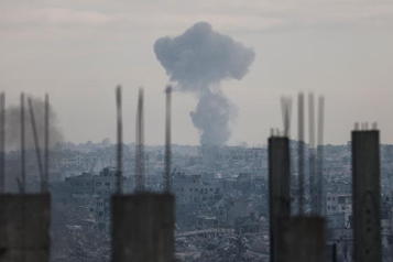 Vuelve Israel a bombardear Gaza a pesar del alto el fuego