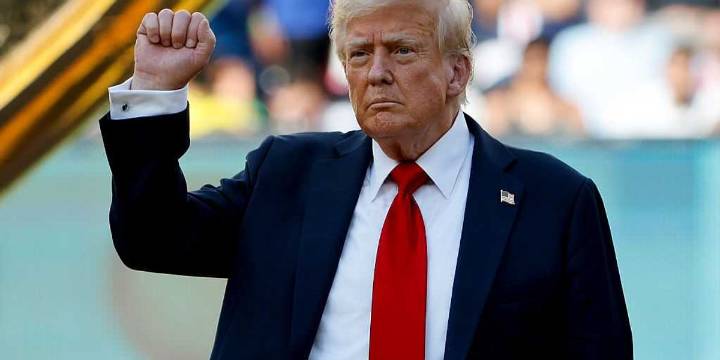 New poll shows Trump is beating Obama and Bush, winning over Americans