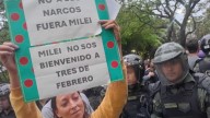 Milei no pudo hacer su caravana en Tres de Febrero: habló 5 minutos con un megáfono