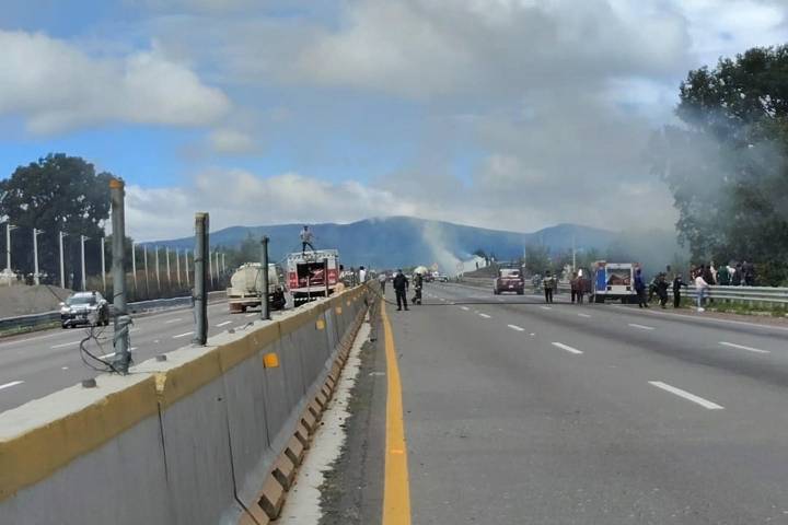 Al menos 3 heridos por la explosión de un camión cargado de diésel en el centro de México
