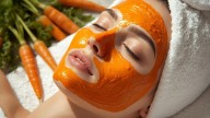 Combinando zanahoria y miel, crea esta mascarilla facial para reducir el acné