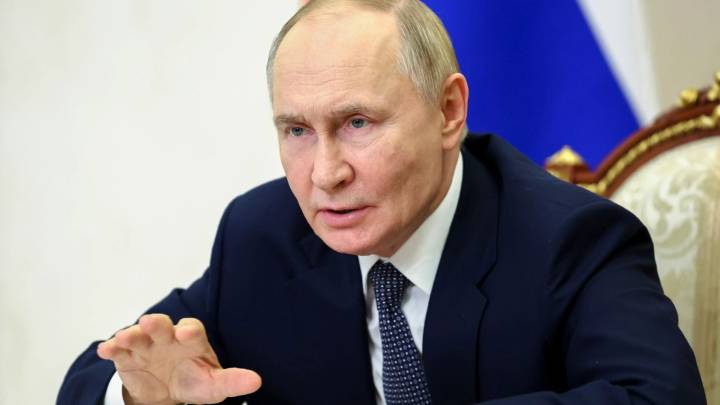 Paranoid Putin has kept 'crown jewel' city cocooned from his evil war in fog of propaganda
