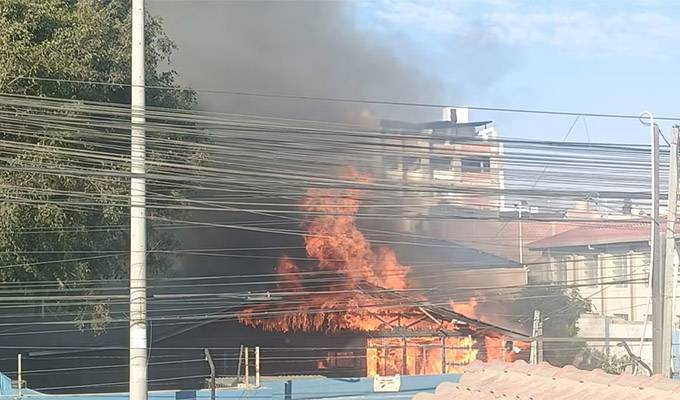 Incendio afectó sede de la FAP en Tacna: Fuego consumió oficinas construidas de cobertura liviana