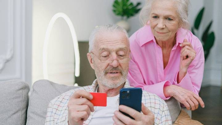 Holiday charity scams target retirees with fake donation requests