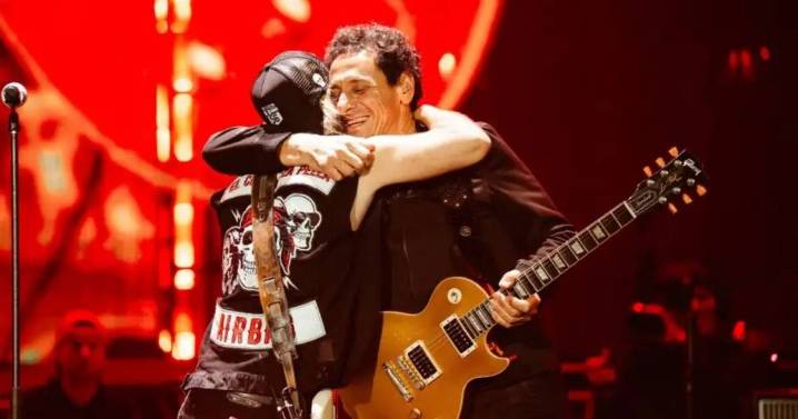 El épico show de Airbag con Ricardo Mollo