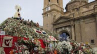 Unas 25.000 personas han dejado ya las flores a la Virgen del Pilar