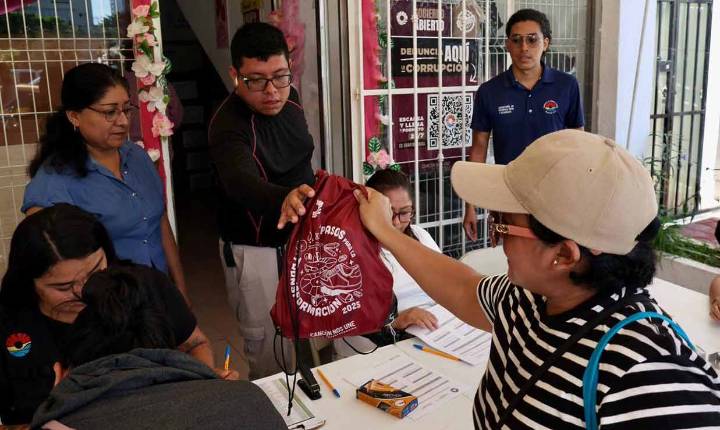 Entrega Gobierno de BJ calzado a alumnos rezagados en primera fase de programa