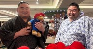 “Ellos deberían ser invitados cada año.”: Luchadores de sumo se vuelven virales tras compartir su viaje a Londres