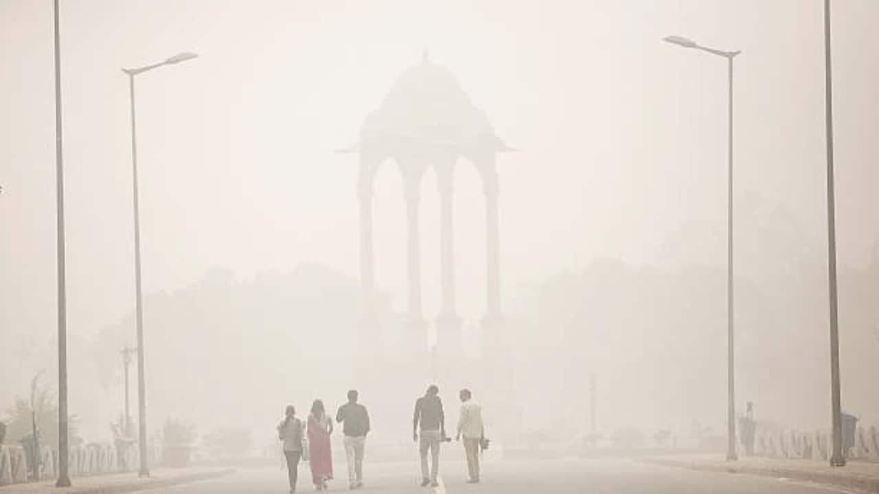 Delhi air turns toxic on Diwali eve: AQI crosses 400 in several areas, experts warn of ‘severe’ pollution