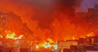 San Juan de Miraflores: Incendio arrasa varias casas en Pamplona Alta Un dantesco incendio se produce en Pamplona Alta. Fuego se habría iniciado en taller clandestino de pirotécnicos y se cree hay per