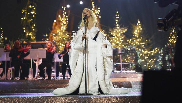'Christina Aguilera: Christmas In Paris' Sets December Release