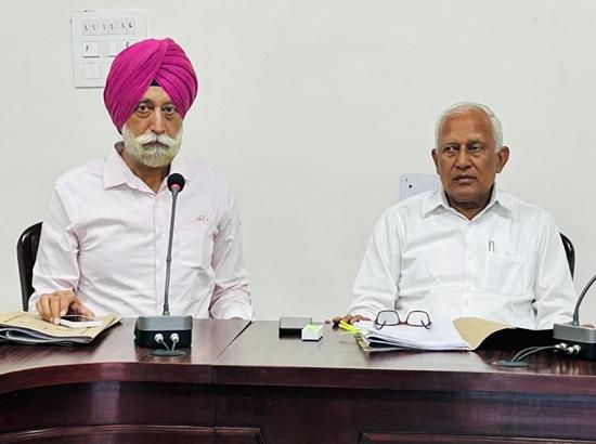 Punjab forms special committee to study cost-effective flood protection models from other states: Barinder Goyal Photo Source; Babushahi Bureau [ FULL VIEW ]