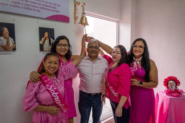 Honra Escobedo a sobrevivientes de cáncer de mama