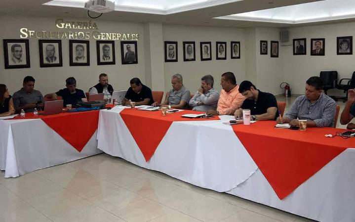 Busca Sección 50 profesionalizar los servicios médicos