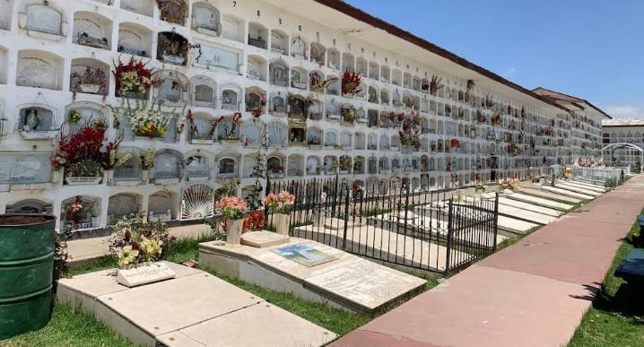 Miles visitarán los cementerios para rendir homenaje y mantener viva la memoria