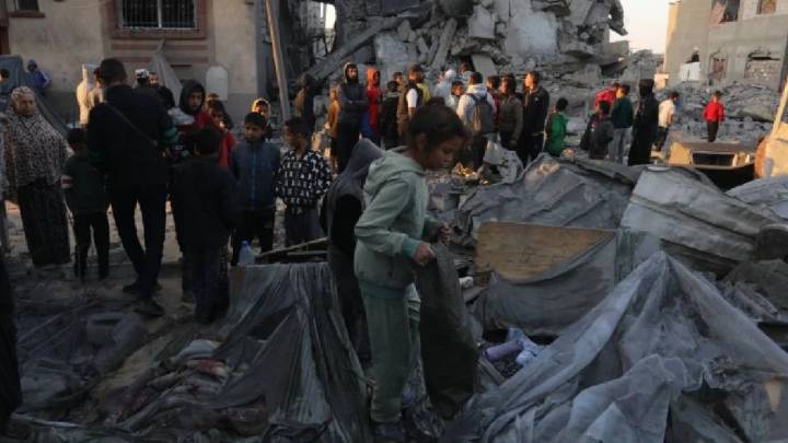 Israel bombardea la ciudad de Gaza a pesar del alto al fuego