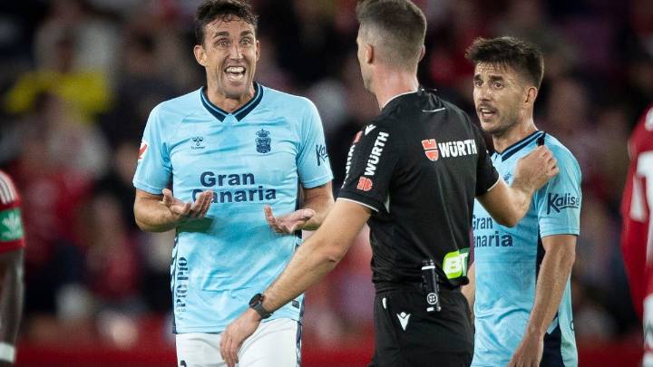 Misiles de cartón de la UD Las Palmas ante el nobel Iker García