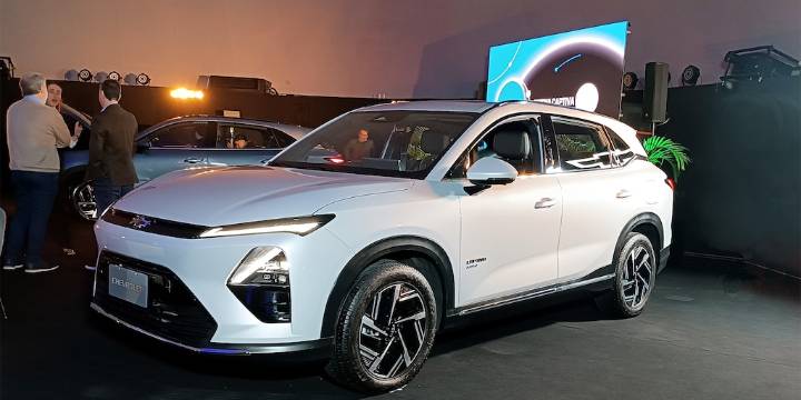 Llega el primer auto híbrido enchufable del cupo habilitado por el Gobierno: cuánto costará y cuál es su autonomía