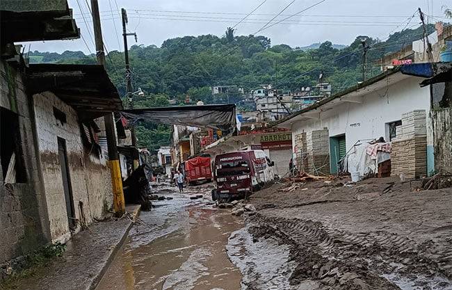Lluvias dejan incomunicadas 307 localidades en cuatro estados de México