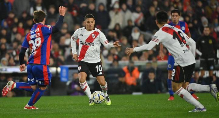 Tremendo berrinche: Juan Fernando Quintero levanta polémica tras ser sustituido en el River vs Talleres