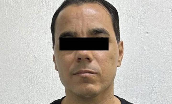 Detienen a goleador Chiva, Omar N, por presunto abuso sexual