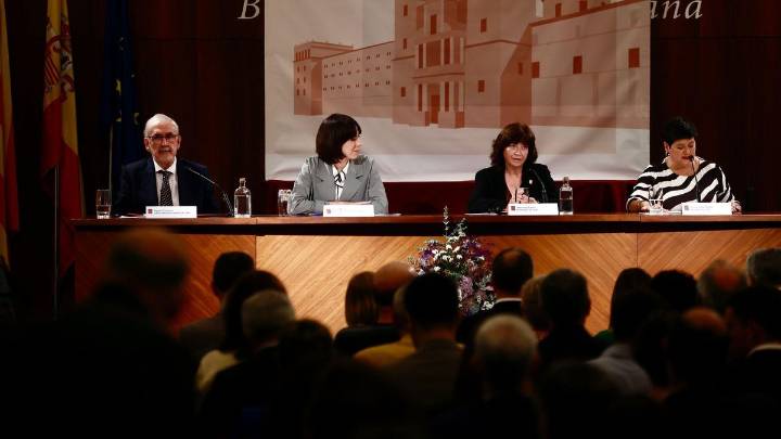 L’AVL es revolta contra el “terraplanisme lingüístic” del Consell