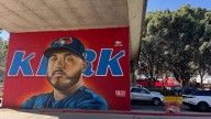 Colocan mural en honor al beisbolista tijuanense Alejandro Kirk
