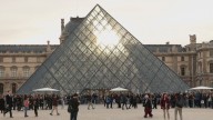 Detienen a 5 sospechosos más por el robo en el Louvre, pero las joyas siguen desaparecidas
