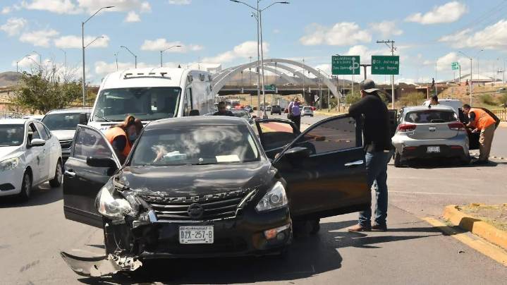 Choque frente a la Terminal Norte del Bowí genera intensa movilización de cuerpos de auxilio