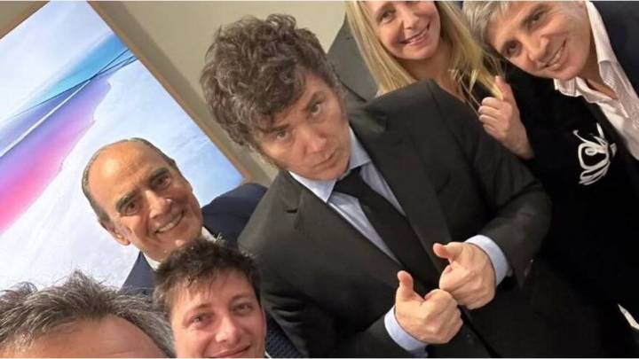 "Luis Caputo-Santiago Caputo": Javier Milei licúa Jefatura de Gabinete, vacía al PRO de Mauricio Macri y empodera a gobernadores