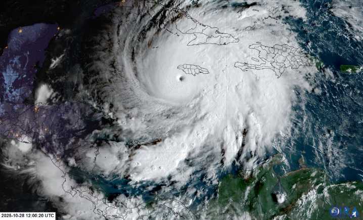 Huracán “Melissa” amenaza Jamaica con vientos extremos y lluvias torrenciales