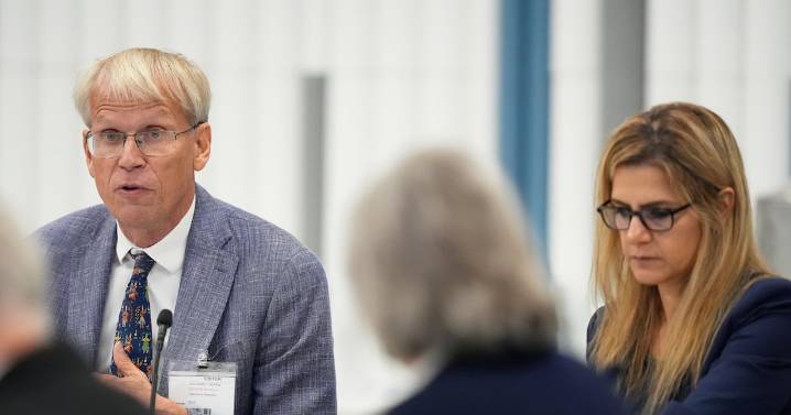 CDC stops recommending COVID-19 shots for all, leaves decision to patients