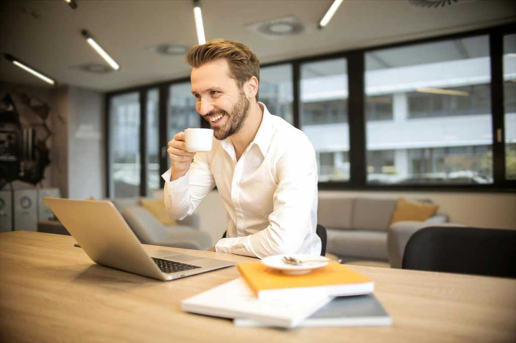 I’ve kept my laptop clutter-free for years. These 9 simple habits are how