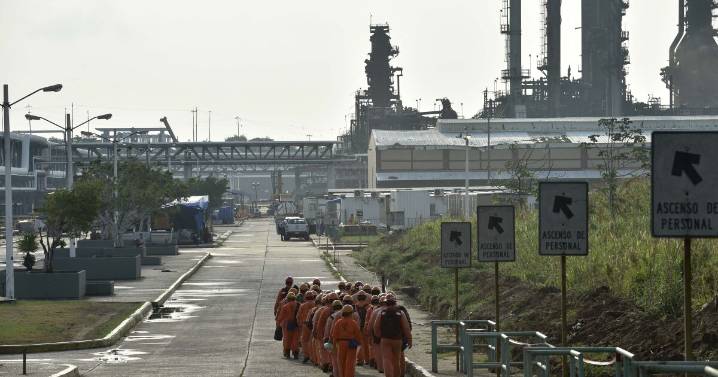 Pemex acuerda aumento salarial del 4.5% con sindicato para 2025